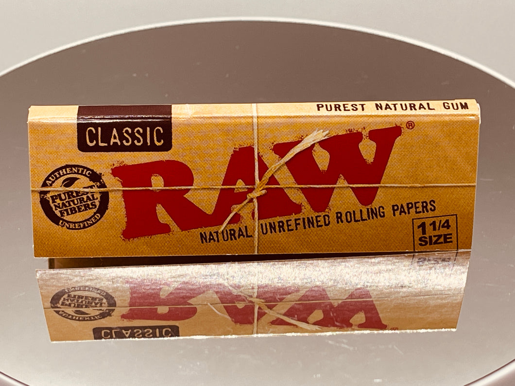 Raw Classic Natural Rolling Paper, 1-1/4 Size ,Pack of 50 Leaves.